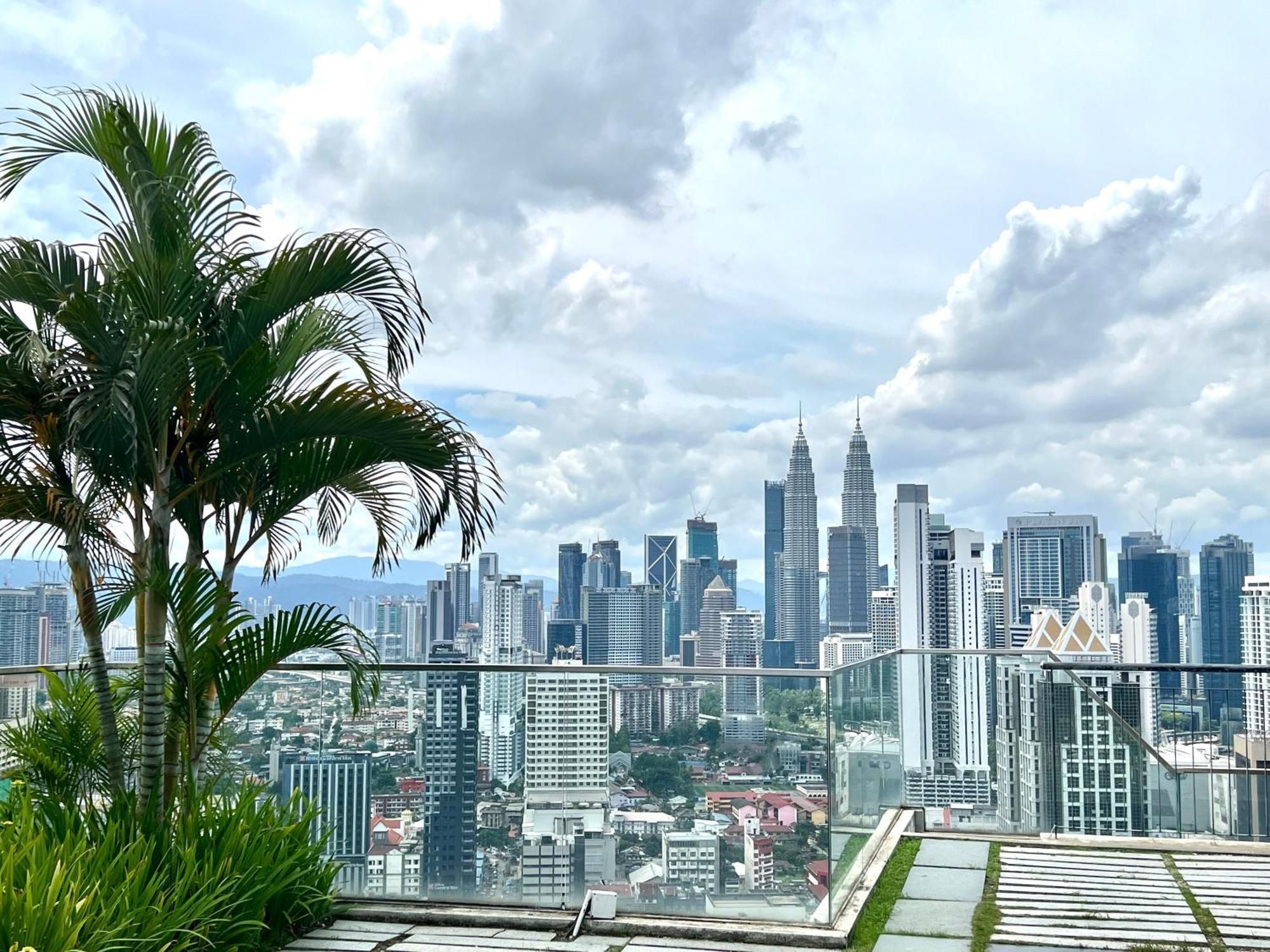 Regalia Service Suites Klcc Skypool Kuala Lumpur Exterior foto